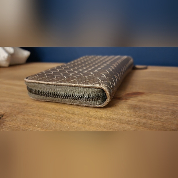 Bottega Veneta Long Zip Wallet - Picture 3 of 8